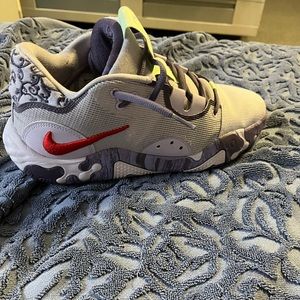 Buss like New just no have the tongue inside( white)